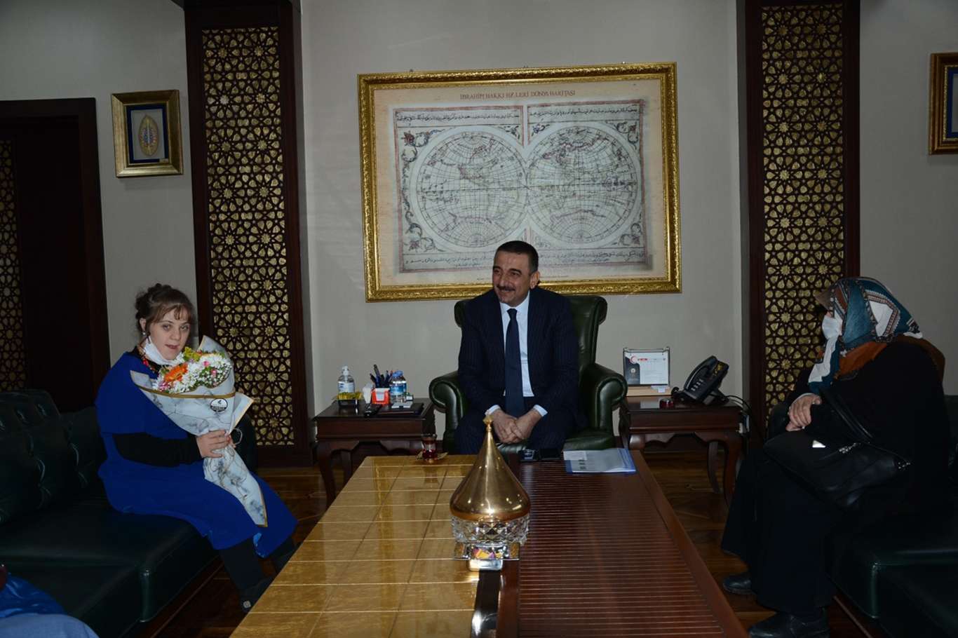 Vali Hacıbektaşoğlu down sendromlu Şeyma Şen ve ailesi ile görüştü Vali Hacıbektaşoğlu down sendromlu Şeyma Şen ve ailesi ile görüştü